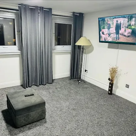 Luxury Two Bedroom Skyline Views Apartment Birmingham